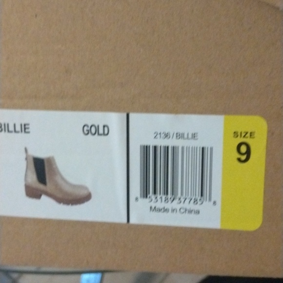 New Womens Sz 9 Seven7 light gold Chelsea slip on business casual boots - Picture 14 of 14